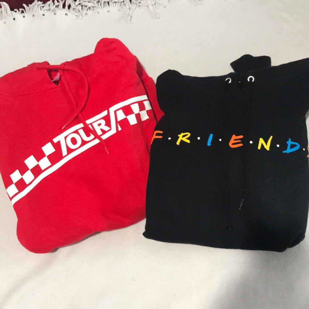 Graphic sweatshirt hoodie bundle !